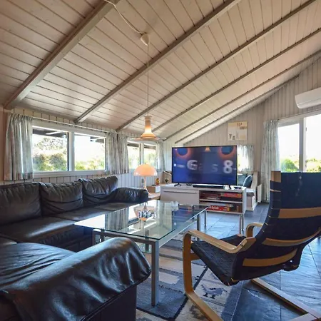 بيت للعطل 4 Bedroom Pet Friendly In Romo *