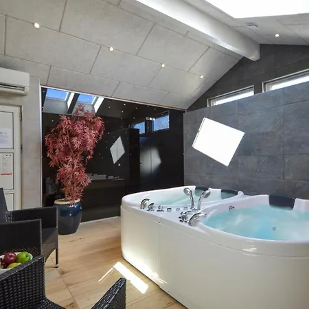 Stunning Home In Romo With Sauna Nyaraló *